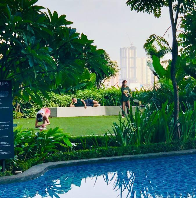 Air Residence 1Br With Balcony Free Netflix And Disney Plus Manila Exterior photo