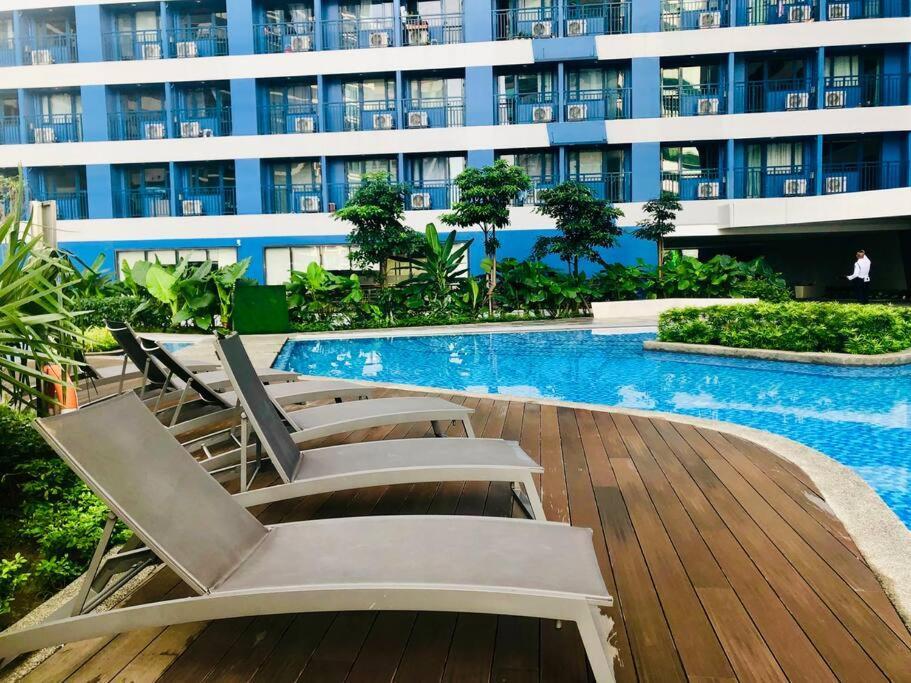 Air Residence 1Br With Balcony Free Netflix And Disney Plus Manila Exterior photo