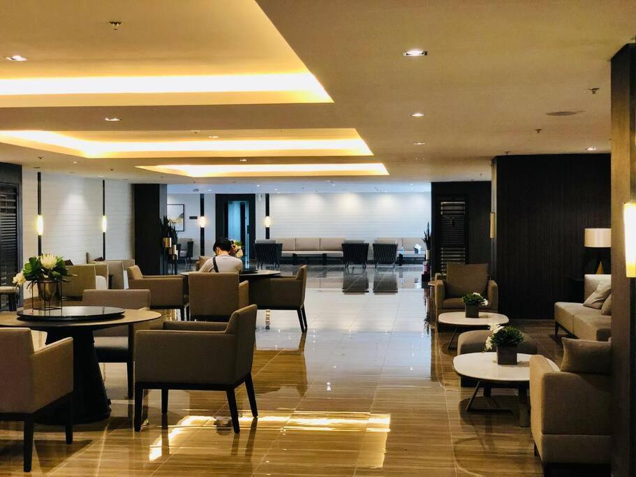 Air Residence 1Br With Balcony Free Netflix And Disney Plus Manila Exterior photo